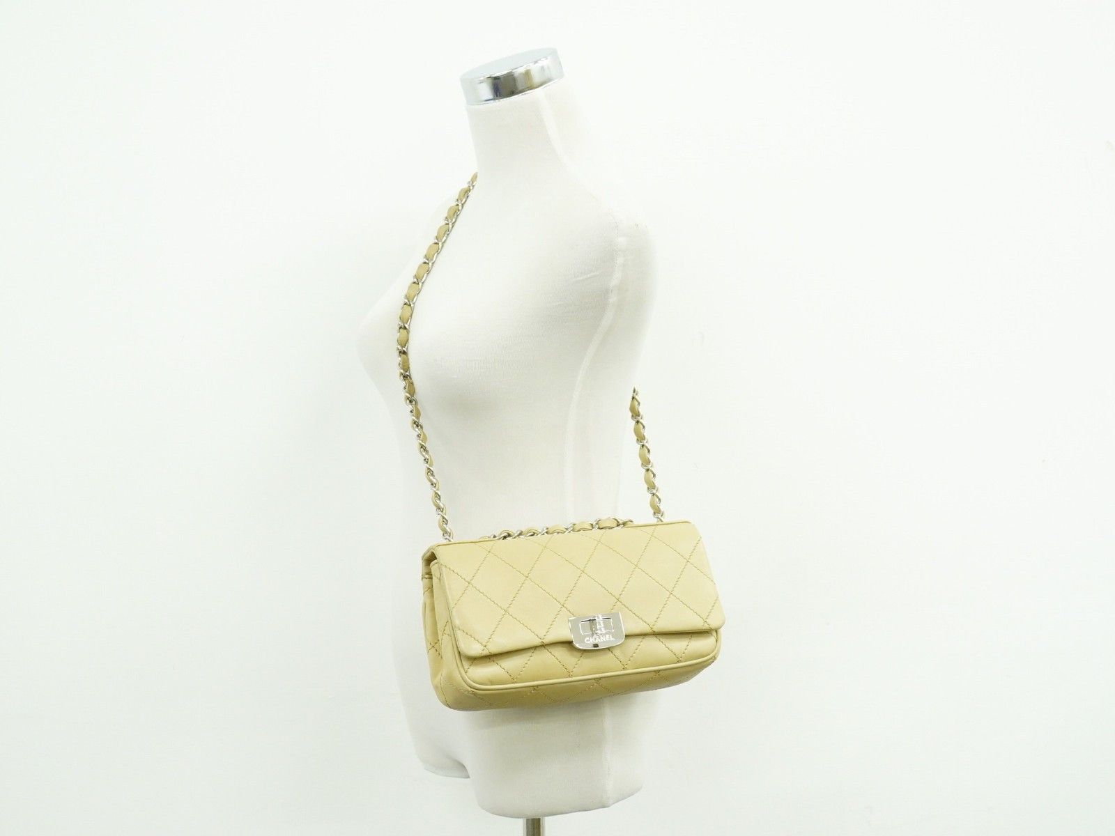 Chanel Chanel Reissue 2.55 Flap Bag Quilted Lambskin Size ONE SIZE - 15 Thumbnail