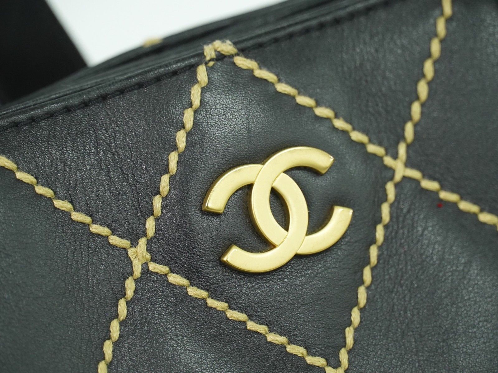 Chanel Chanel Surpique Tote Quilted Leather Size ONE SIZE - 12 Thumbnail
