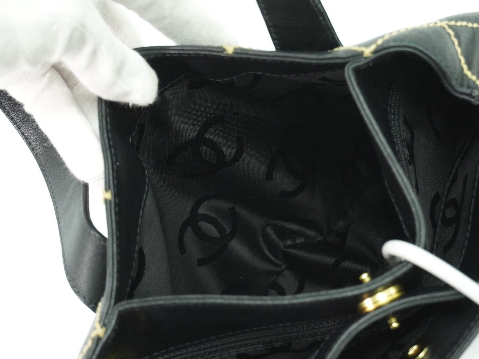 Chanel Chanel Surpique Tote Quilted Leather Size ONE SIZE - 16 Thumbnail