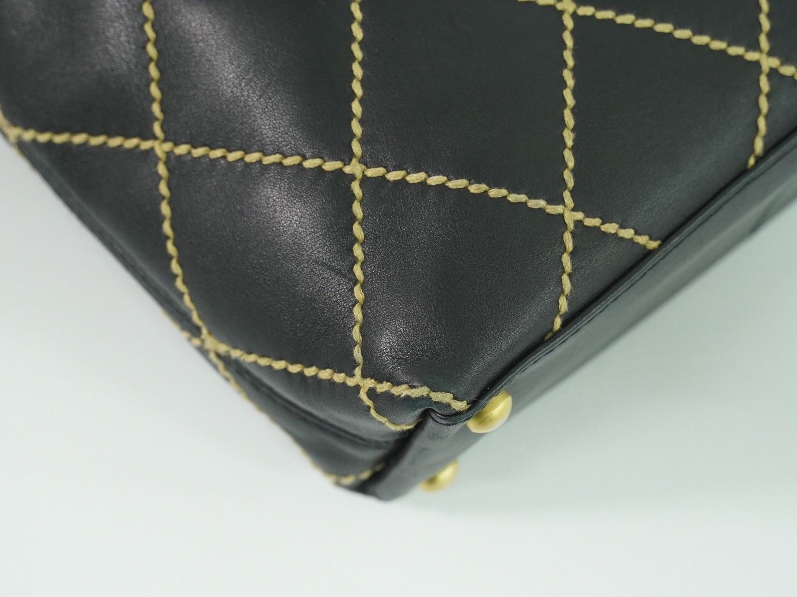 Chanel Chanel Surpique Tote Quilted Leather Size ONE SIZE - 8 Thumbnail