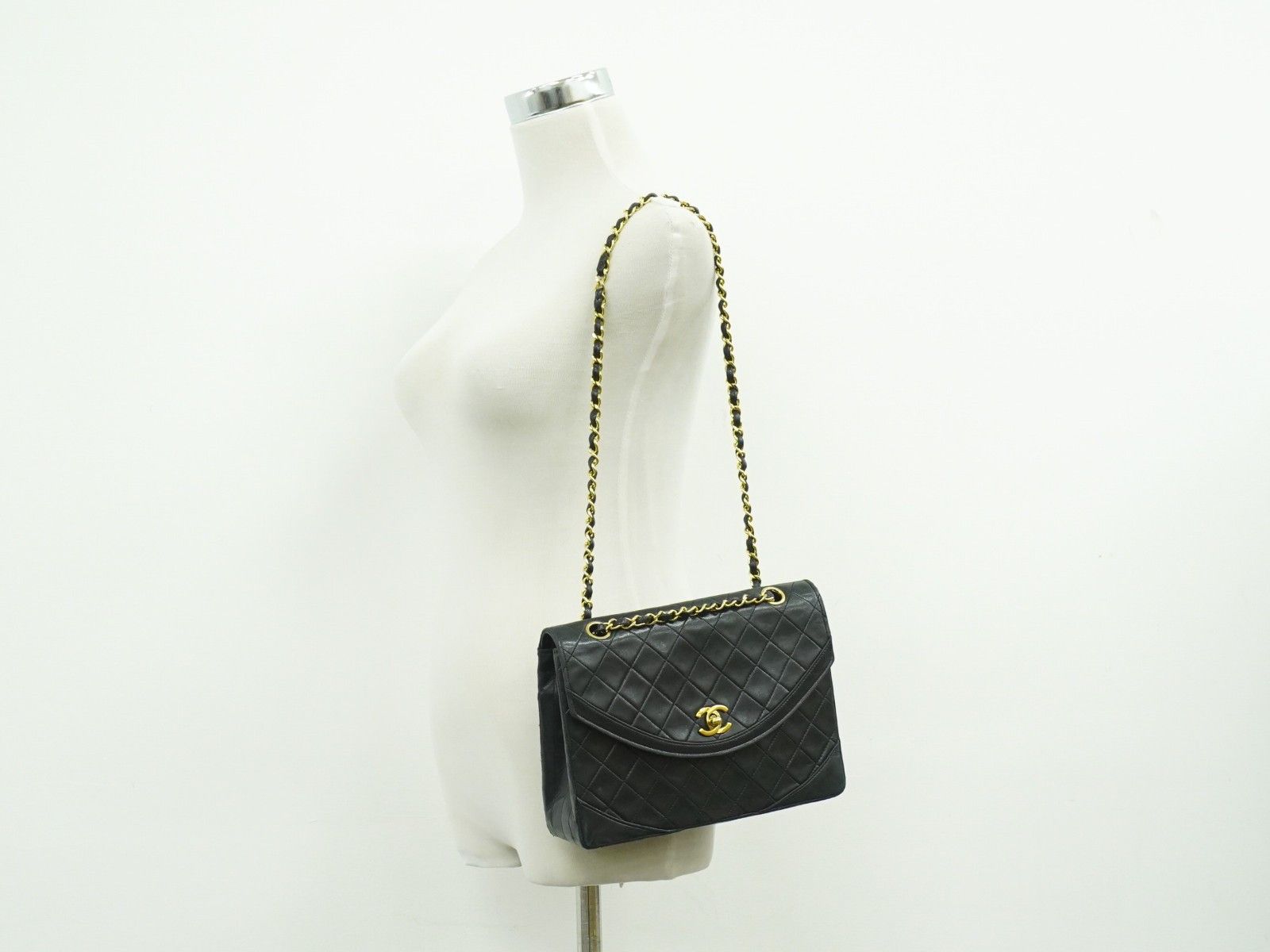 Chanel Chanel Vintage Round Flap Bag Quilted Lambskin Size ONE SIZE - 13 Thumbnail