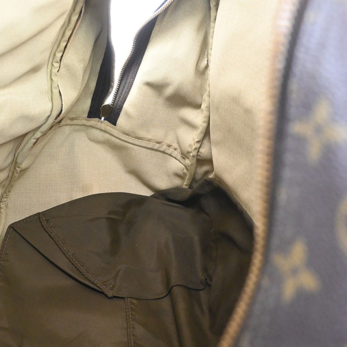 Louis Vuitton Louis Vuitton Evasion Travel Bag Monogram Canvas Size ONE SIZE - 12 Thumbnail