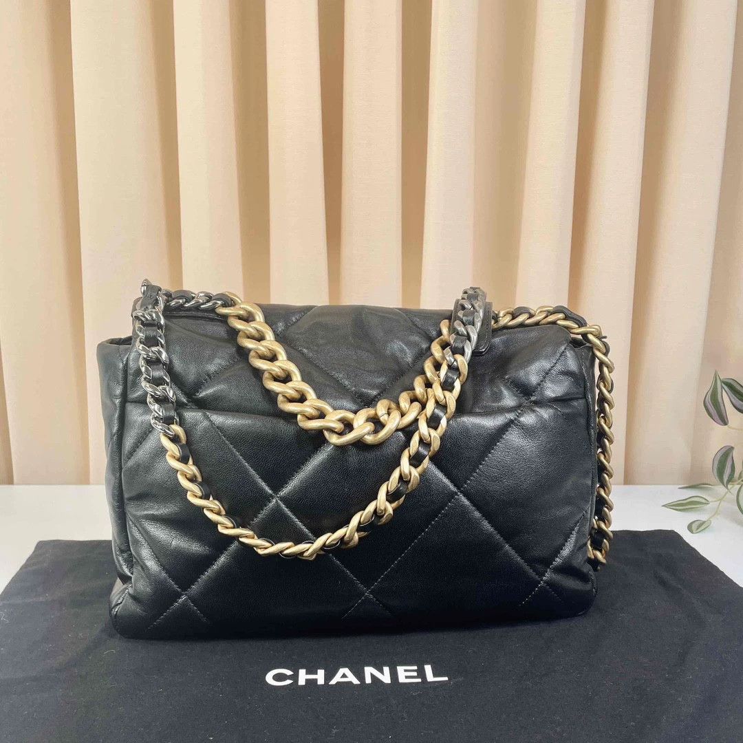 Chanel Pre-loved Bag Very good condition Size ONE SIZE - 2 Thumbnail