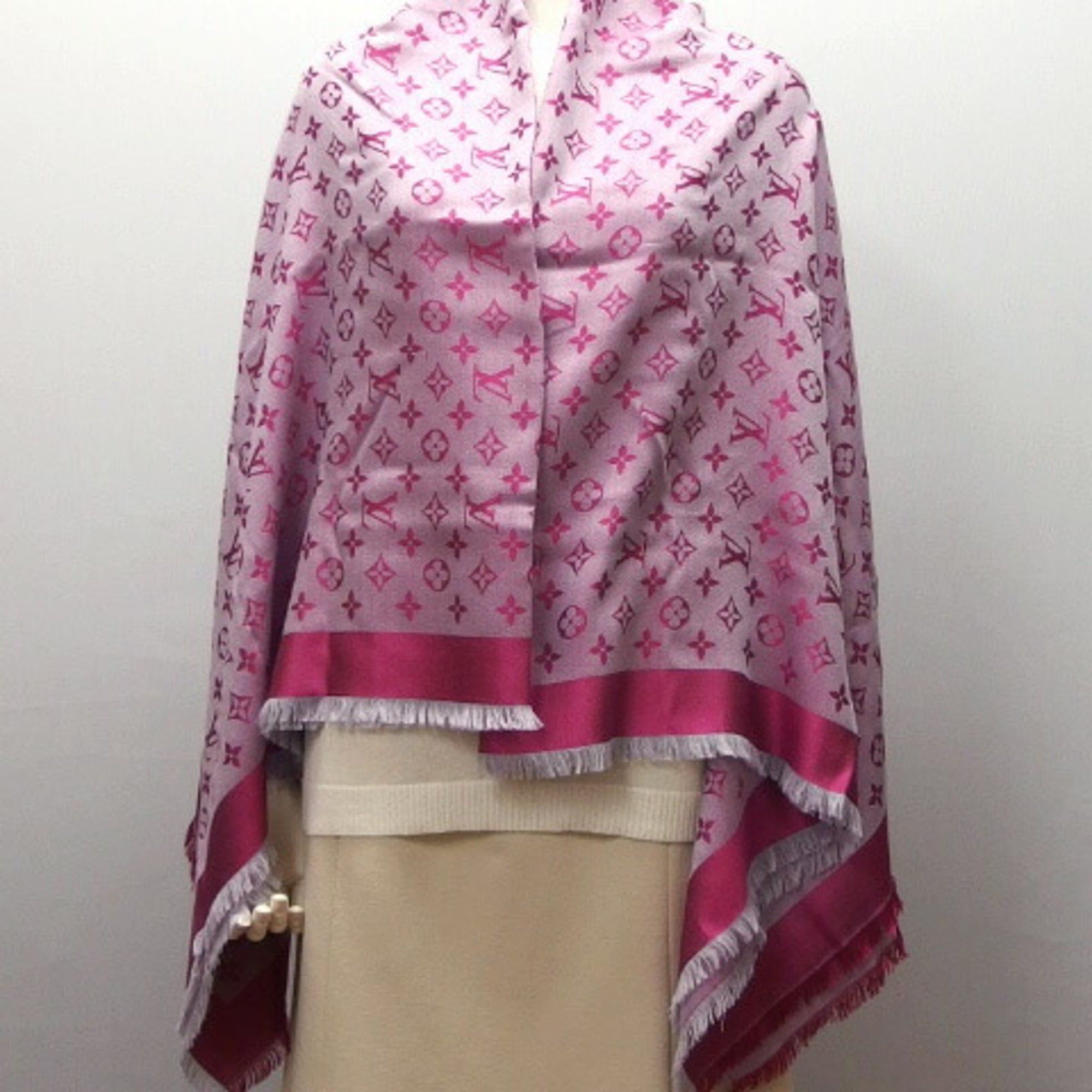 Louis Vuitton Louis Vuitton Monogram Pattern Shawl Scarf Pink M70273 Size ONE SIZE - 3 Thumbnail