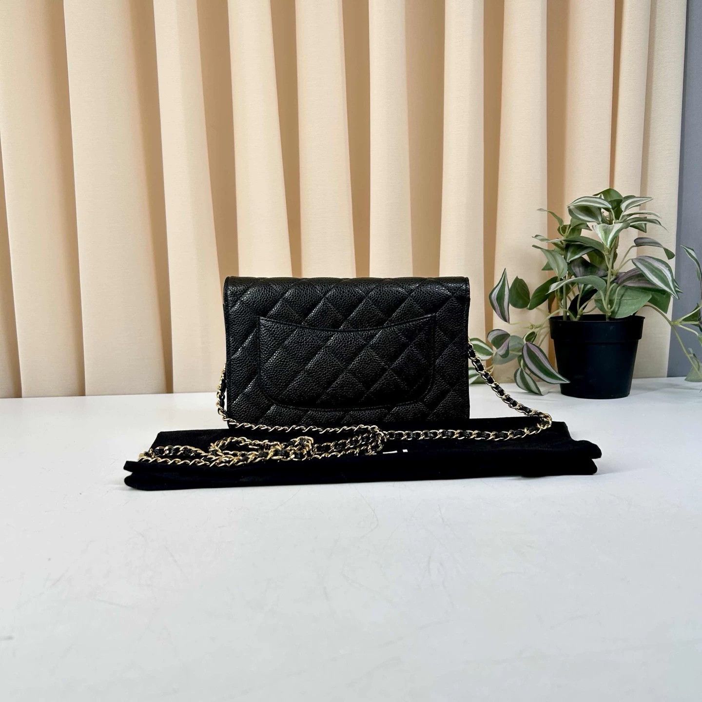 Chanel Pre-loved Bag Very good condition Size ONE SIZE - 2 Thumbnail