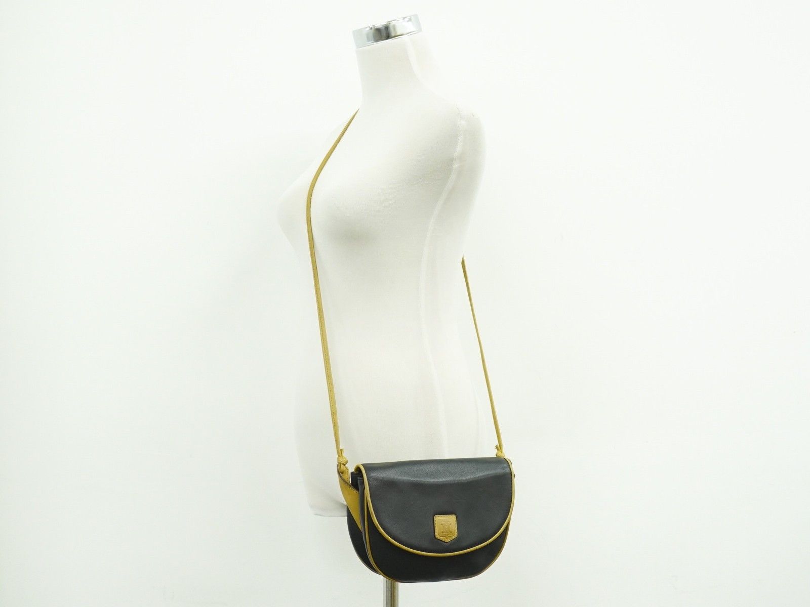 Celine Celine Vintage Shoulder Bag Leather Size ONE SIZE - 10 Thumbnail