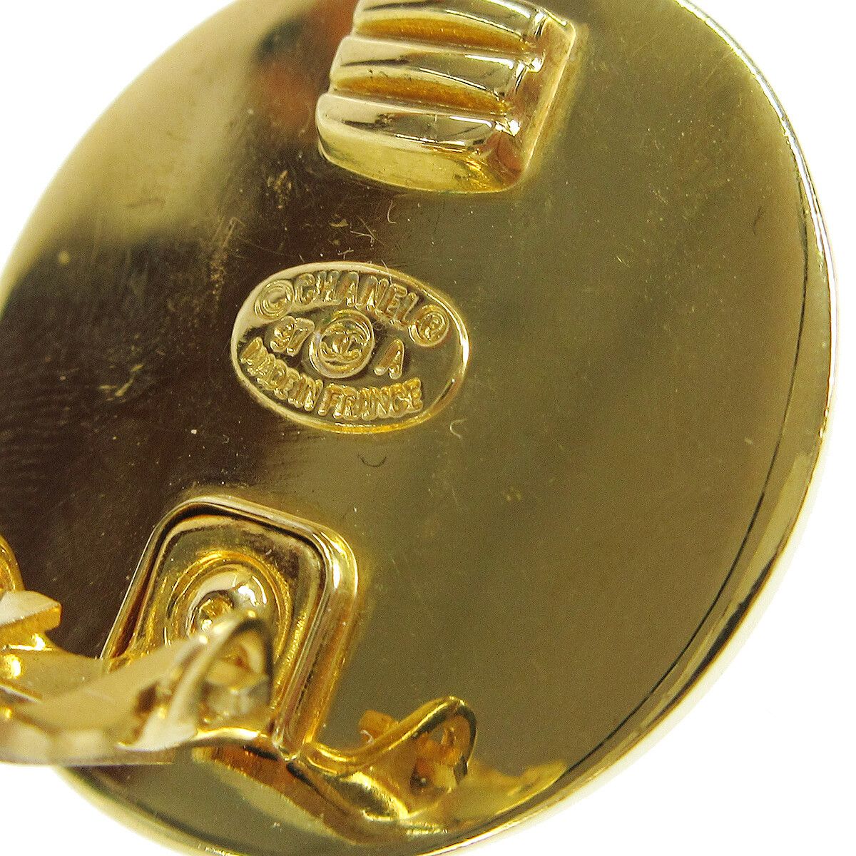 Chanel Chanel Round CC Turnlock Clip-On Metal Size ONE SIZE - 3 Thumbnail