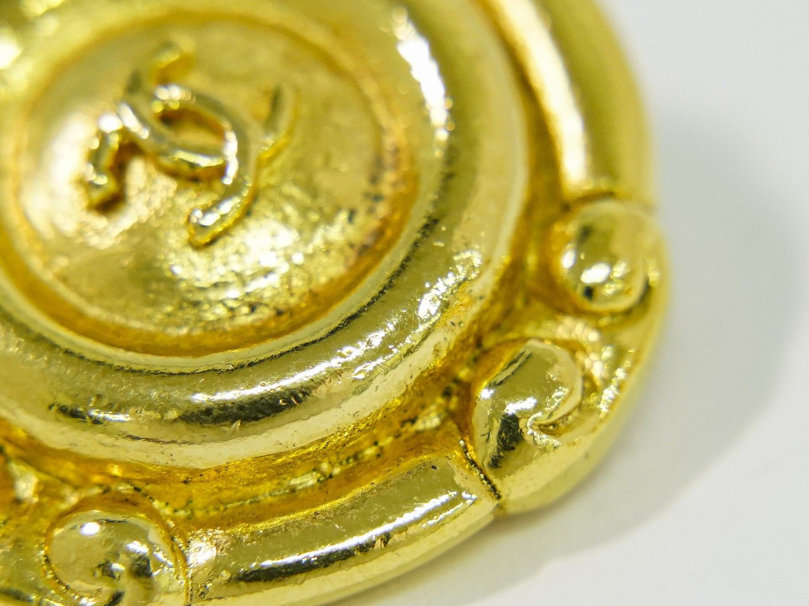 Chanel Chanel Vintage CC Round Clip-On Earrings Metal Size ONE SIZE - 4 Thumbnail