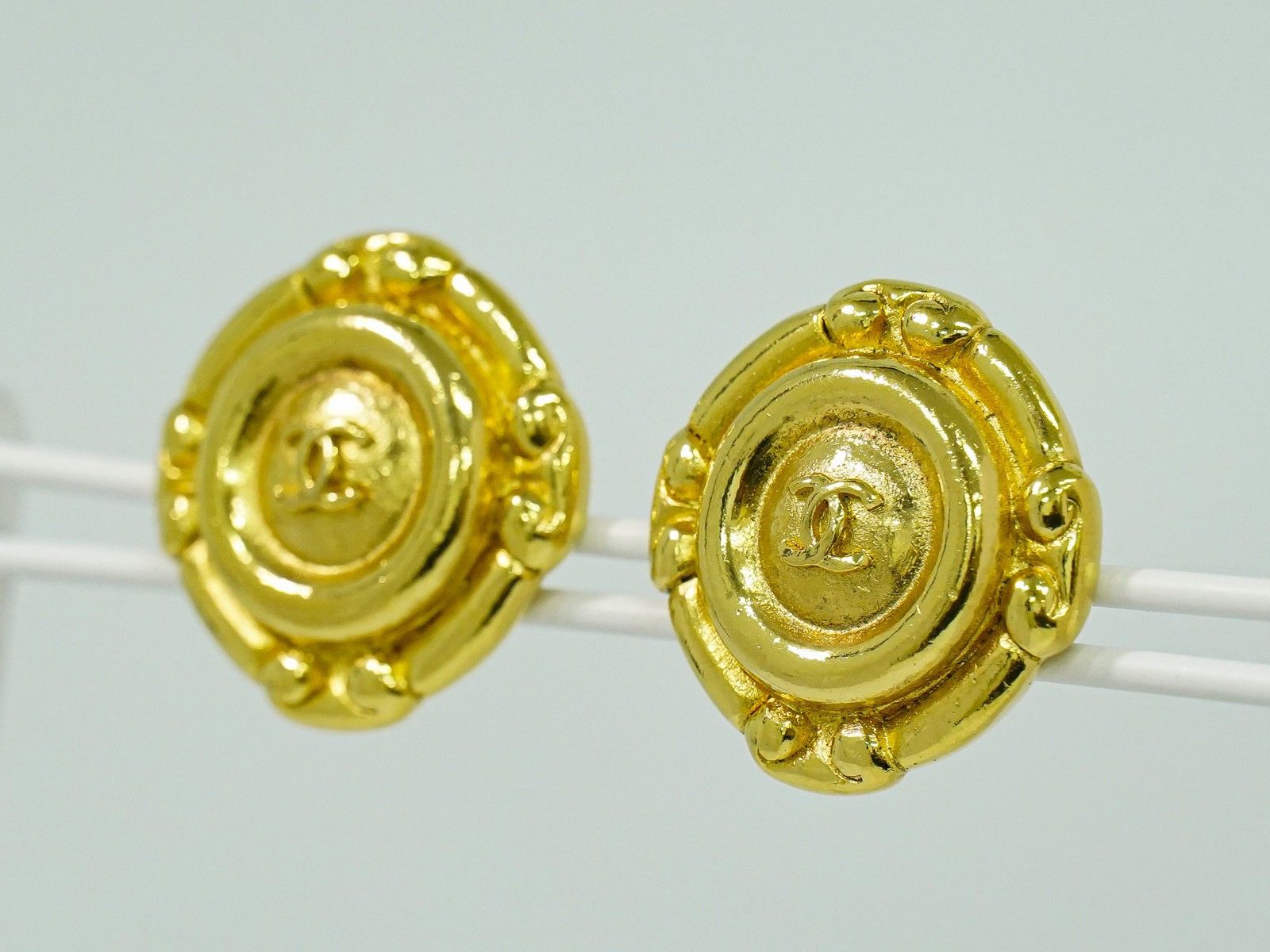 Chanel Chanel Vintage CC Round Clip-On Earrings Metal Size ONE SIZE - 7 Thumbnail