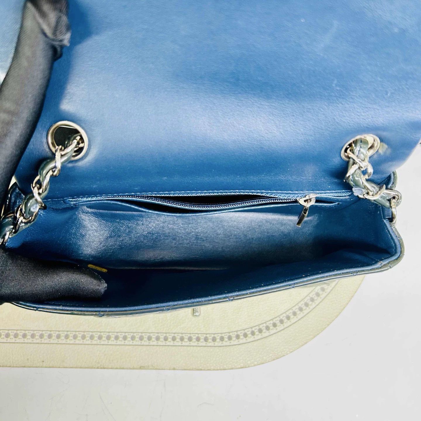 Chanel Pre-loved Bag Very good condition Size ONE SIZE - 4 Thumbnail
