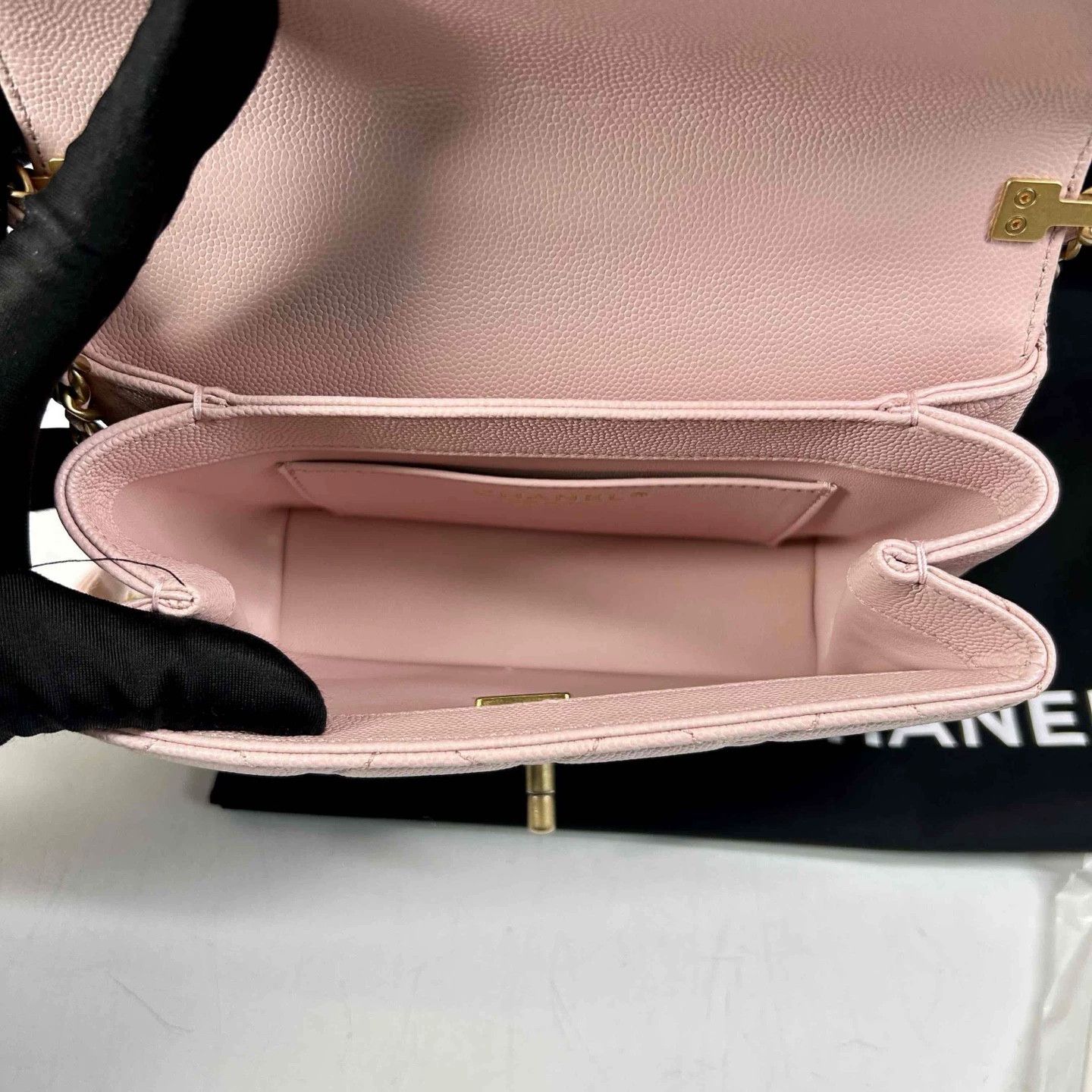 Chanel Pre-loved Bag Very good condition Size ONE SIZE - 4 Thumbnail
