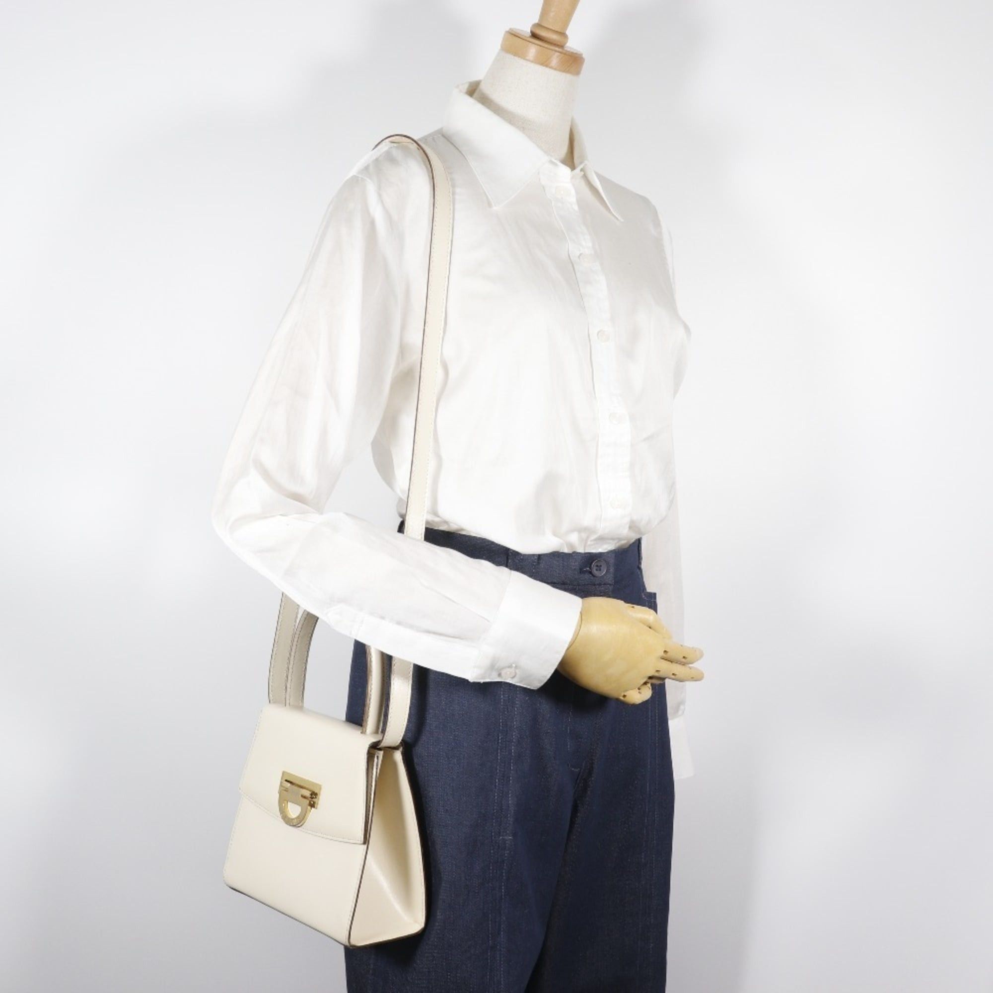 Celine Celine 2-Way Shoulder Handbag, Vintage Calfskin, White, 2-Way, Flap, Women's Size ONE SIZE - 17 Thumbnail