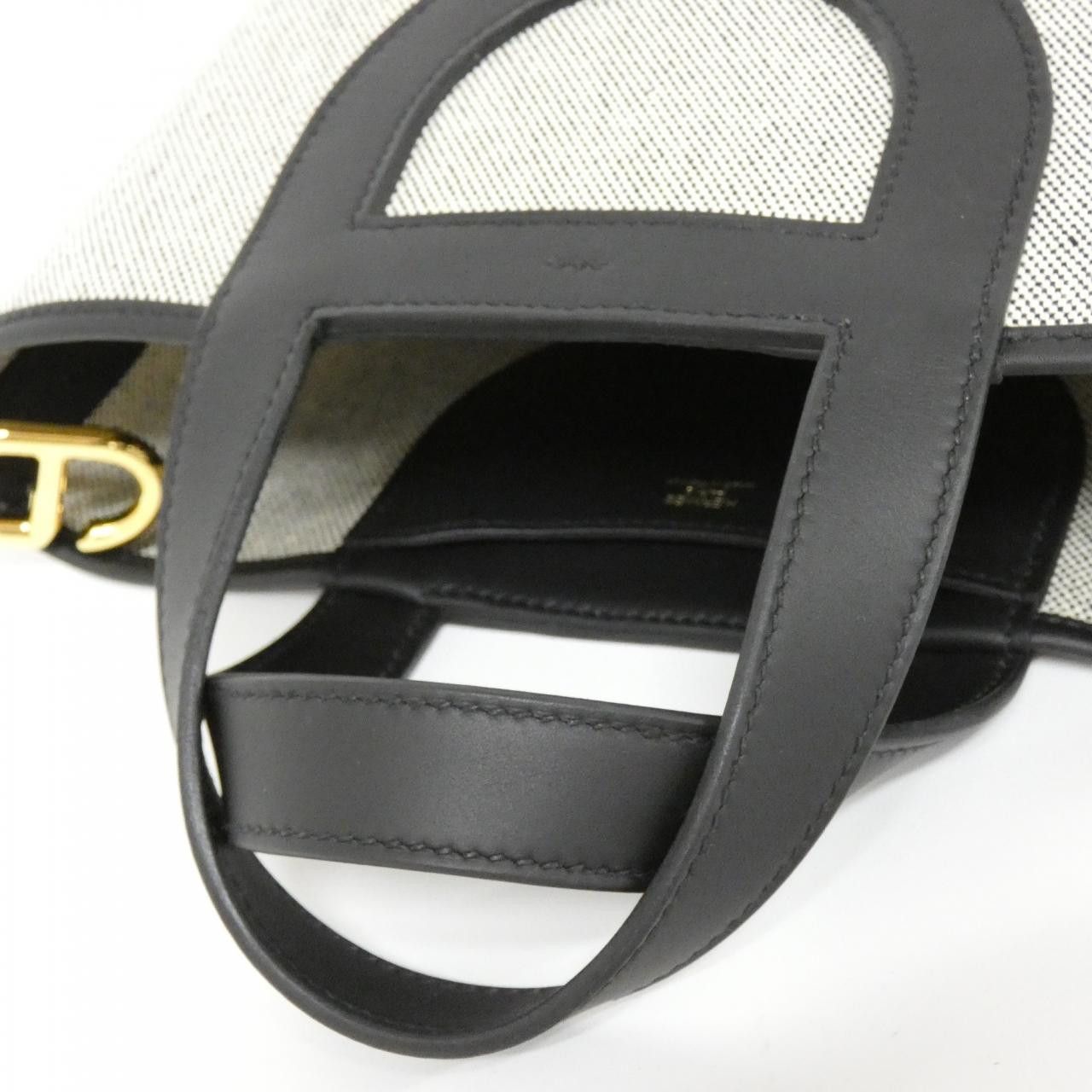 Hermes Hermes Hermès In The Loop18 Toile H Swift Shoulder Bag Leather Crossbody Bag DUTY FREE for USA Size ONE SIZE - 4 Thumbnail