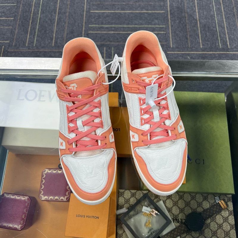 Louis Vuitton Louis Vuitton Trainer Low Top Sneakers for Men 0089 Size US 9.5 / EU 42-43 - 2 Thumbnail