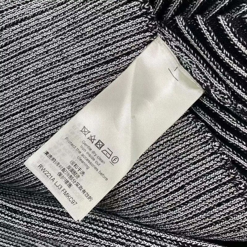Louis Vuitton Louis Vuitton Gray Knitted Flare Sleeve Cardigan 0089 Size M / US 6-8 / IT 42-44 - 4 Thumbnail