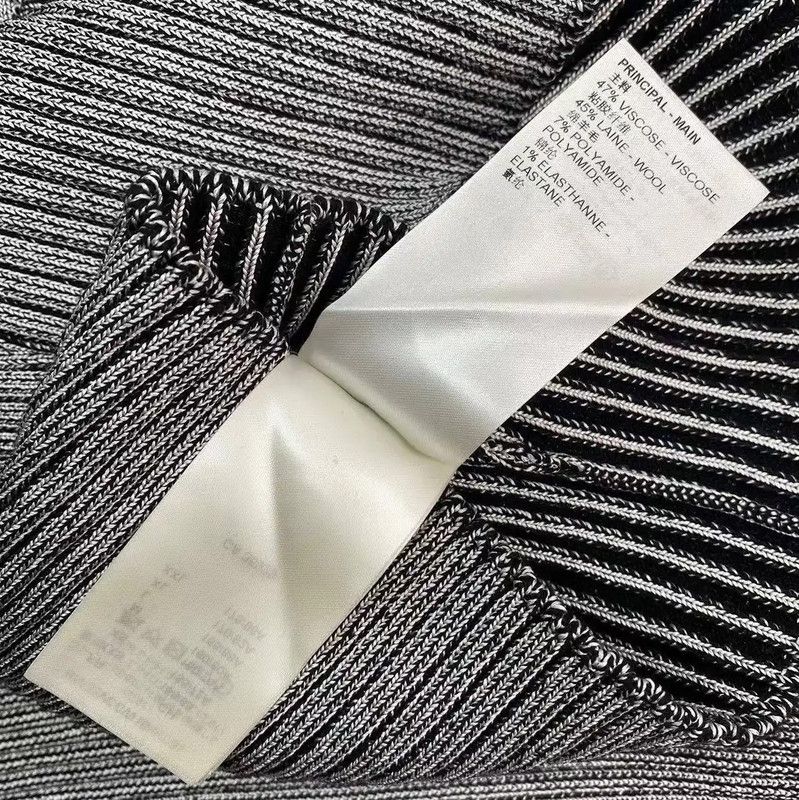 Louis Vuitton Louis Vuitton Gray Knitted Flare Sleeve Cardigan 0089 Size M / US 6-8 / IT 42-44 - 5 Thumbnail
