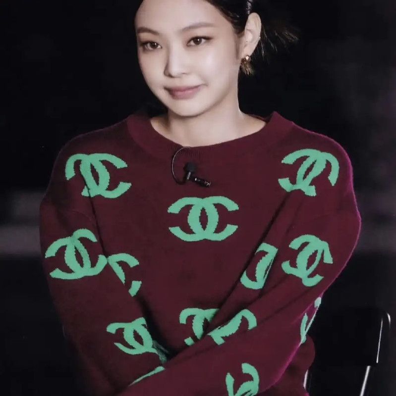 Chanel Chanel Green Logo Sweater in Burgundy 0089 Size M / US 6-8 / IT 42-44 - 2 Thumbnail