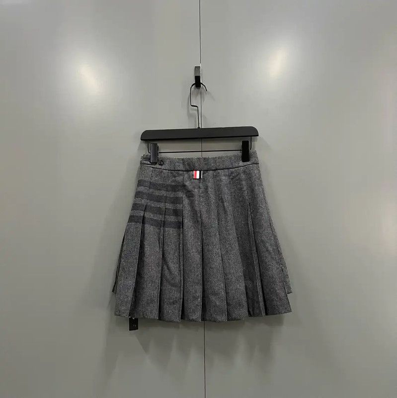 Thom Browne Thom Browne Women's Gray Pleated Skirt 0089 Size 26" / US 2 / IT 38 - 2 Thumbnail