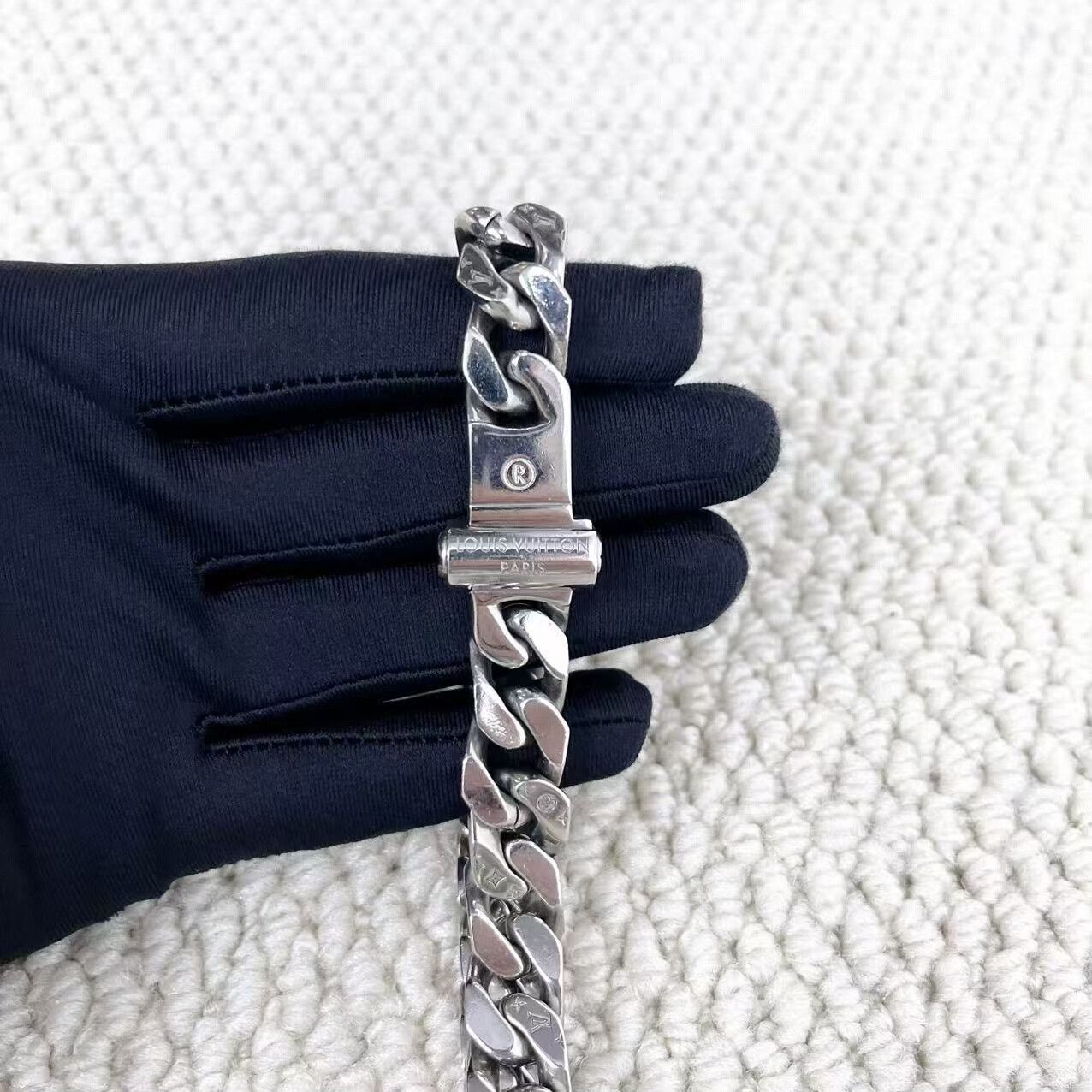 Louis Vuitton louis vuitton silver monogram chain necklace Size ONE SIZE - 4 Thumbnail