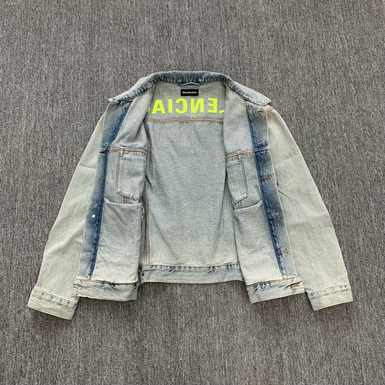 Balenciaga balenciaga logo denim jacket for men Size US L / EU 52-54 / 3 - 8 Thumbnail