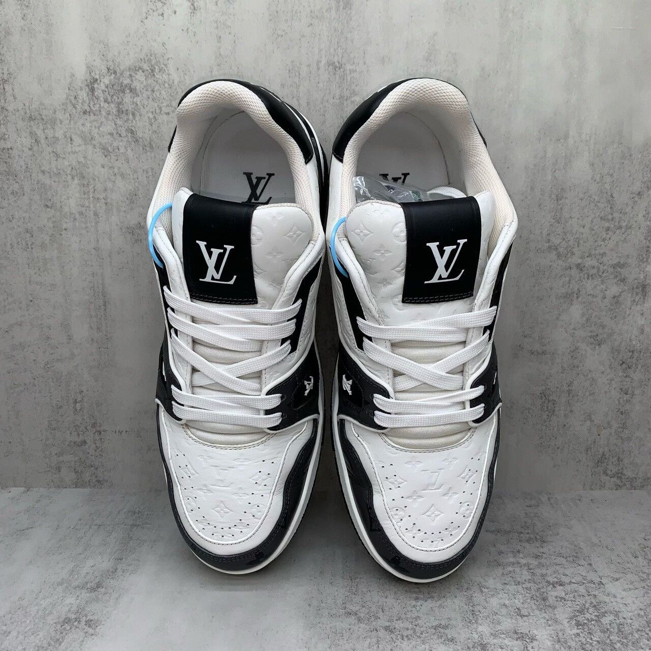 Louis Vuitton louis vuitton black and white trainers Size US 7 / EU 40 - 6 Thumbnail