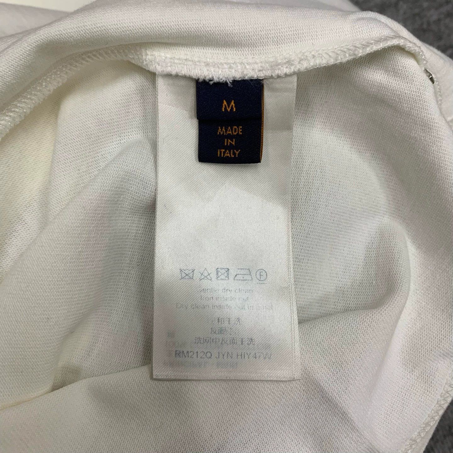 Louis Vuitton LV White Short Sleeve T-Shirt for Men Size US M / EU 48-50 / 2 - 7 Thumbnail