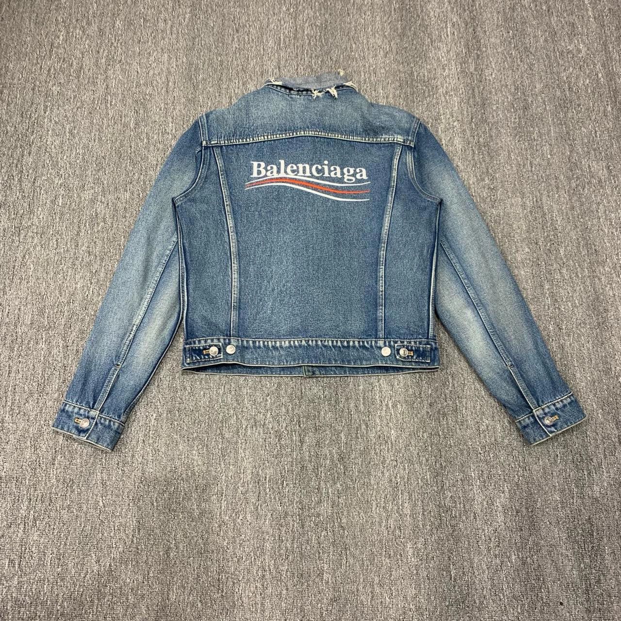 Balenciaga balenciaga embroidered denim jacket size 46 Size US L / EU 52-54 / 3 - 2 Thumbnail