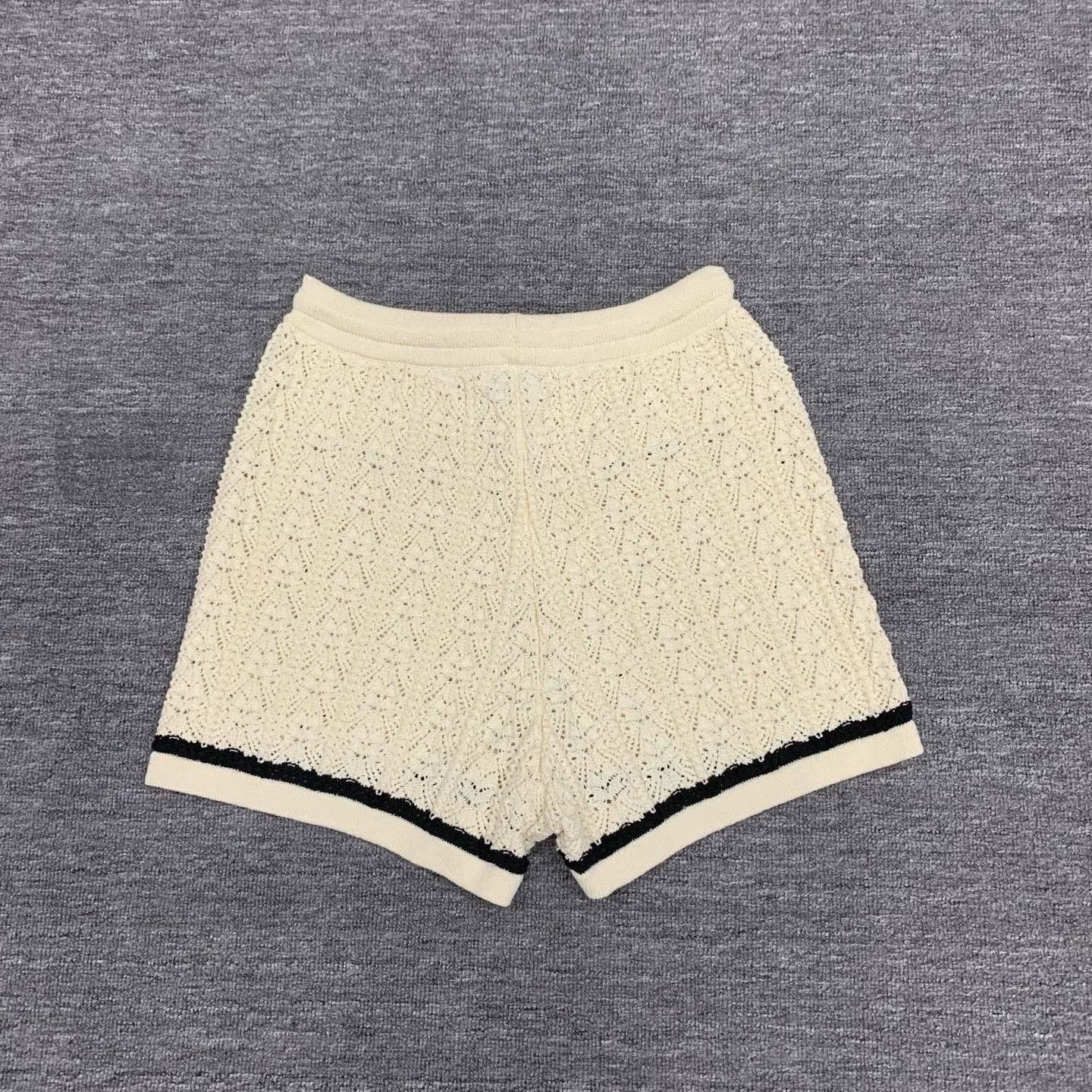 Chanel beige embroidered logo knit shorts Size 36" / US 14 / IT 50 - 2 Thumbnail