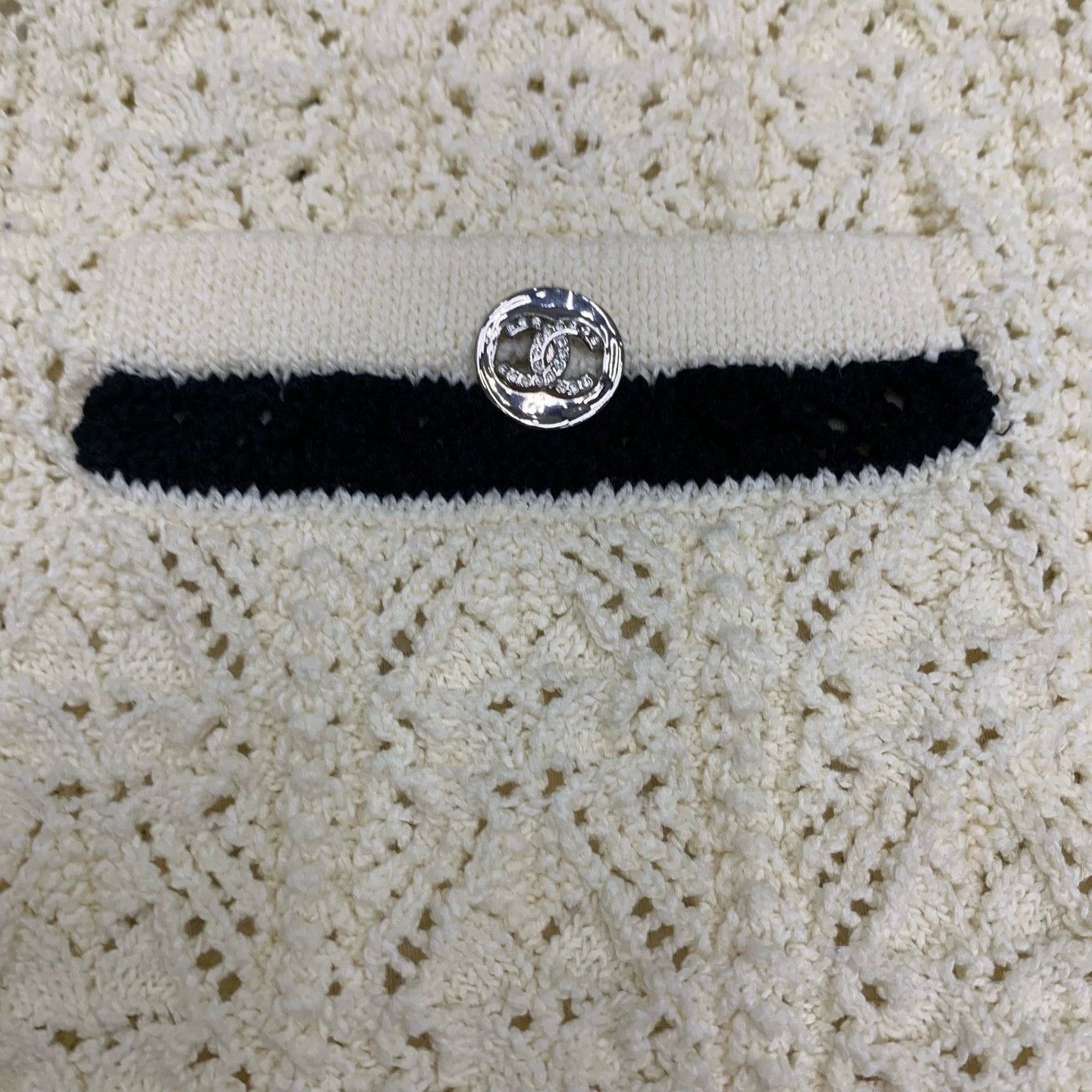 Chanel beige embroidered logo knit shorts Size 36" / US 14 / IT 50 - 8 Thumbnail