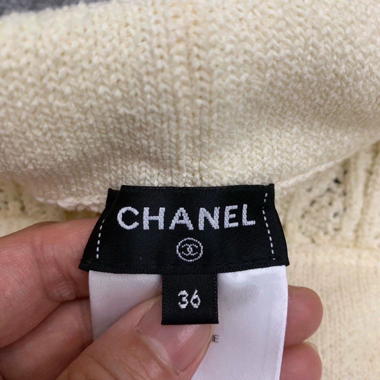 Chanel beige embroidered logo knit shorts Size 36" / US 14 / IT 50 - 6 Thumbnail