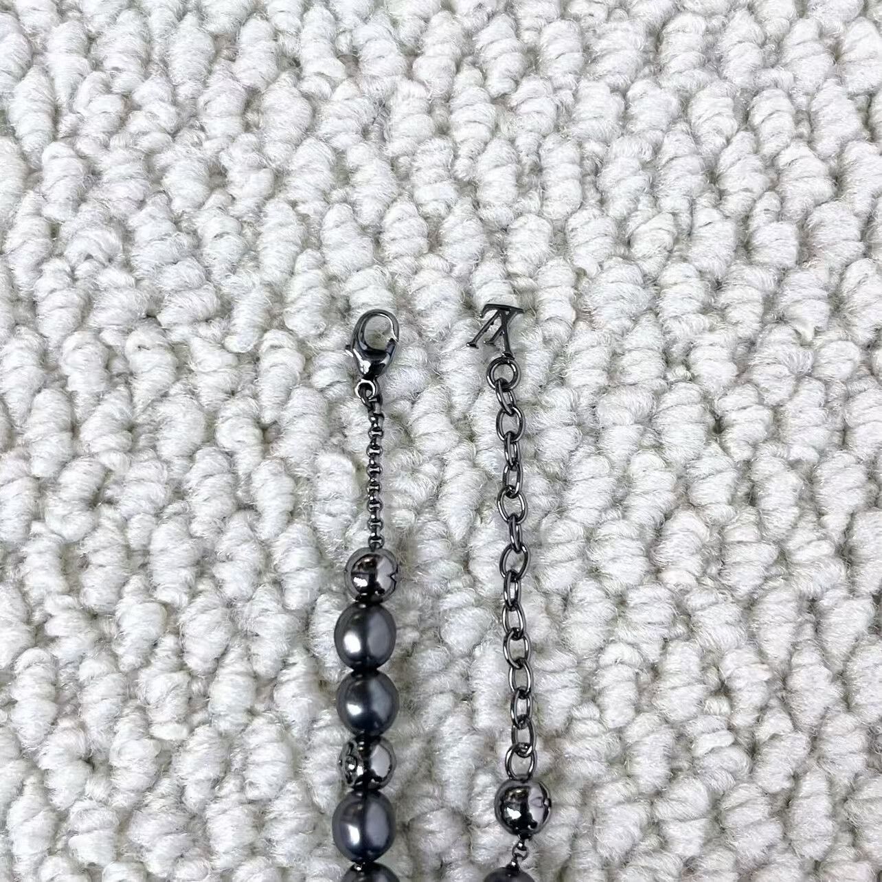 Louis Vuitton louis vuitton gray silver engraved bead bracelet Size ONE SIZE - 5 Thumbnail