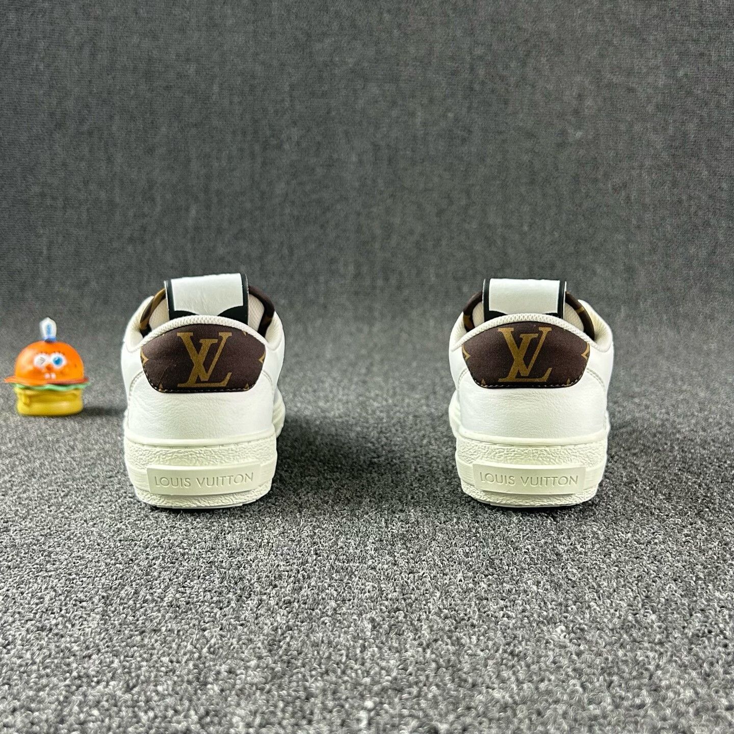 Louis Vuitton Louis Vuitton White Misaligned Sneakers Size 35 Size US 5 / IT 35 - 5 Thumbnail