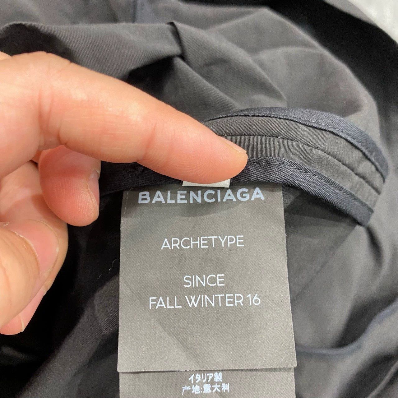 Balenciaga balenciaga black trench coat size 36 Size S / US 4 / IT 40 - 5 Thumbnail