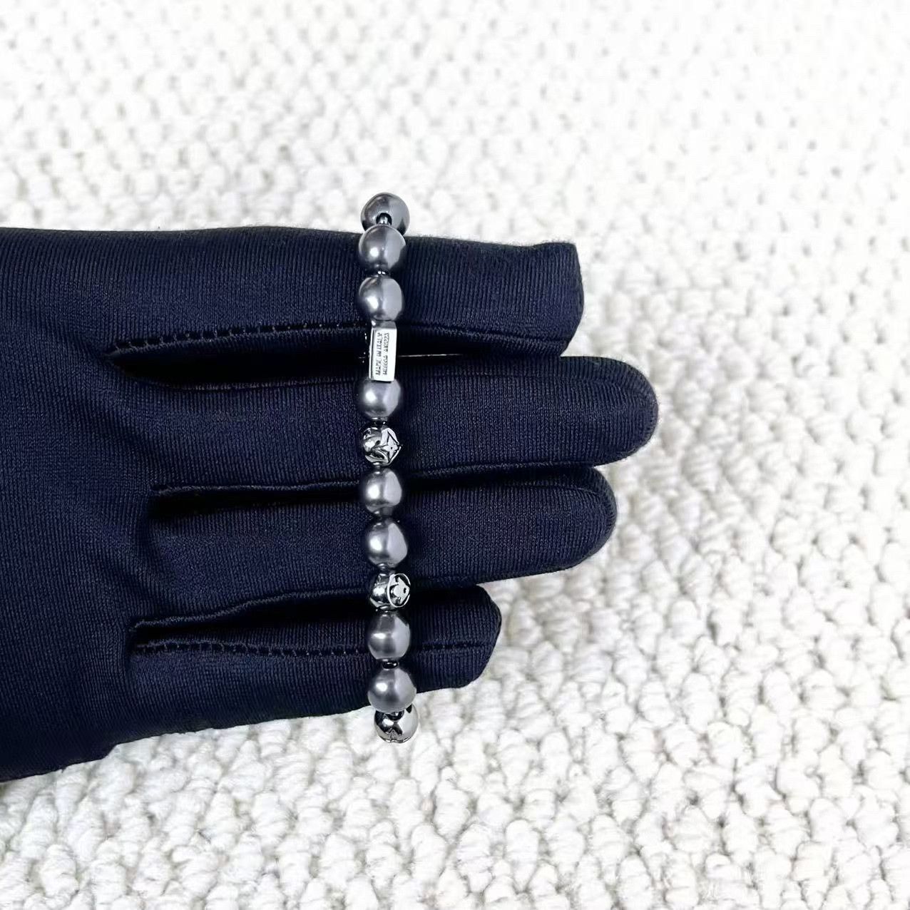 Louis Vuitton louis vuitton gray silver beaded bracelet Size ONE SIZE - 3 Thumbnail