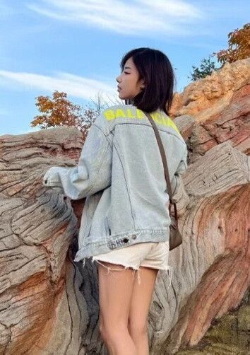 Balenciaga balenciaga logo distressed denim jacket Size US L / EU 52-54 / 3 - 5 Thumbnail