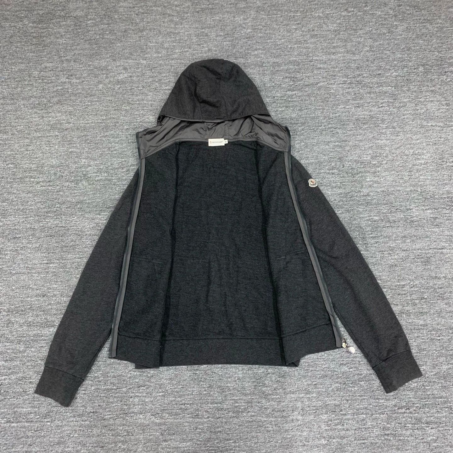 Moncler gray zip-up jacket with hood Size US M / EU 48-50 / 2 - 6 Thumbnail