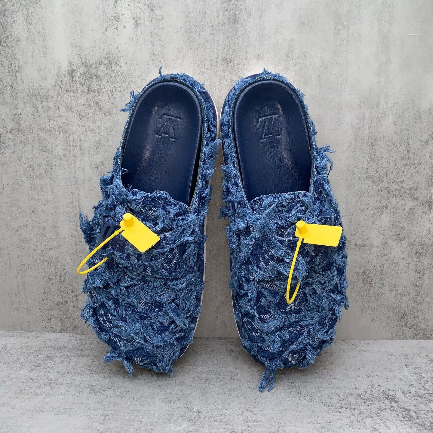 Louis Vuitton louis vuitton blue floral pattern clogs Size US 10 / EU 43 - 6 Thumbnail