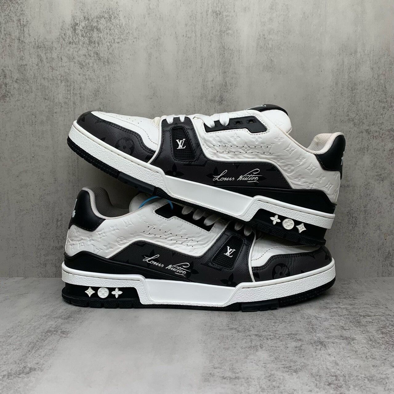 Louis Vuitton lv trainer black and white sneaker Size US 7 / EU 40 - 2 Thumbnail