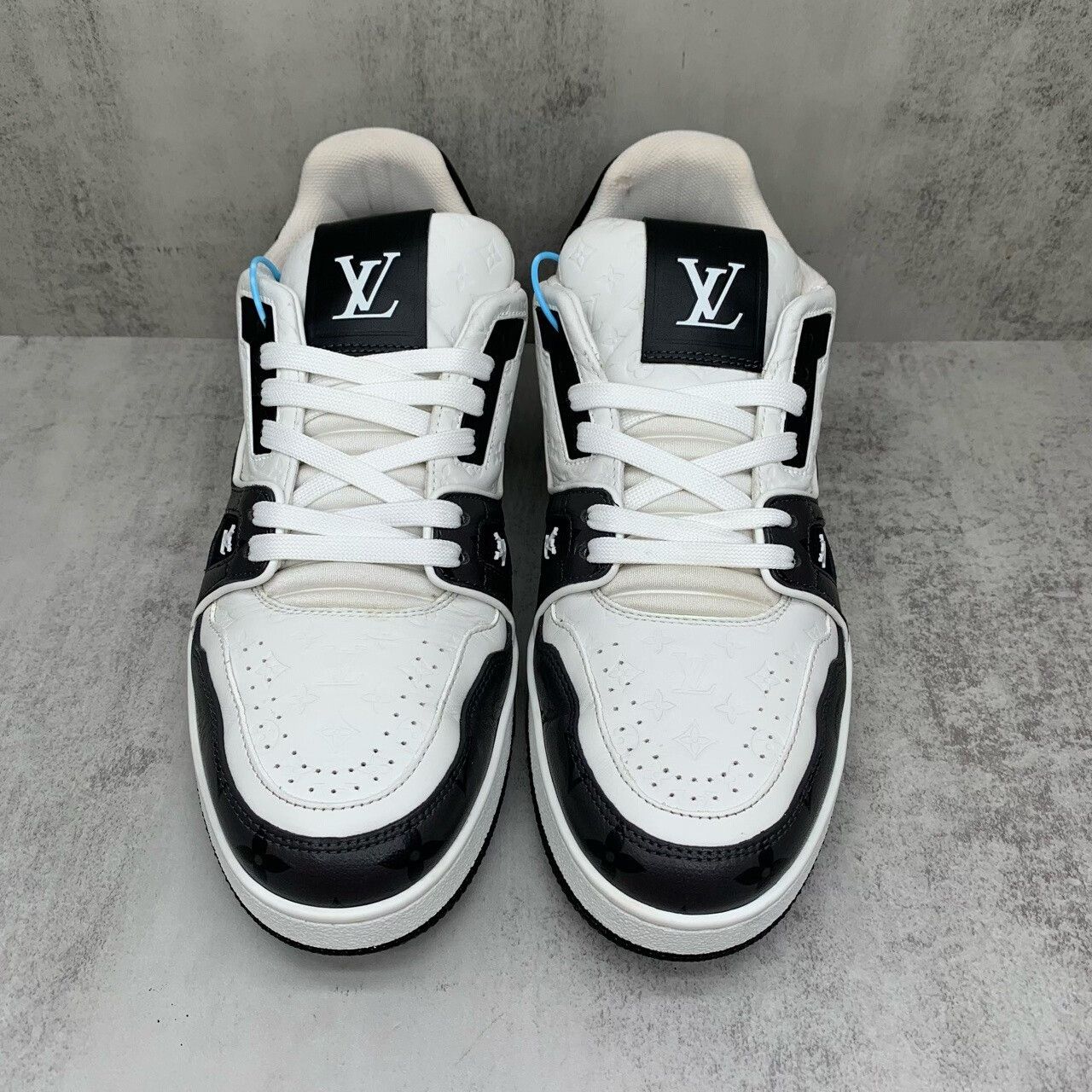 Louis Vuitton lv trainer black and white sneaker Size US 7 / EU 40 - 4 Thumbnail