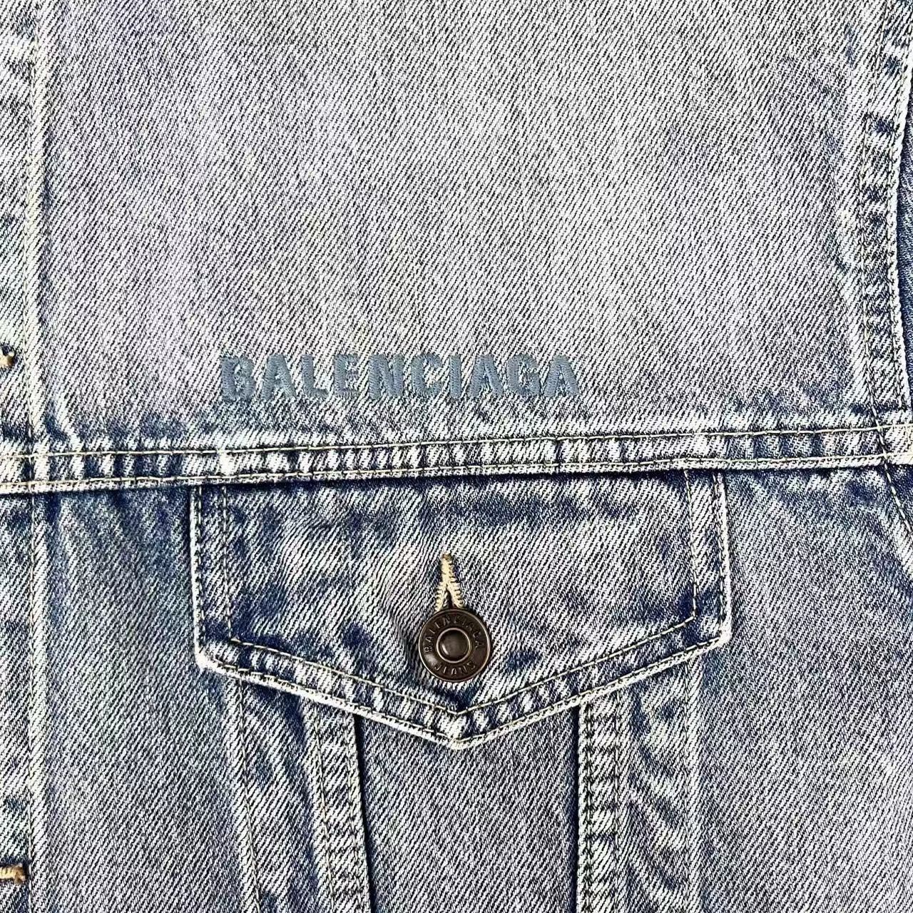Balenciaga balenciaga distressed light blue denim jacket Size US XS / EU 42 / 0 - 4 Thumbnail