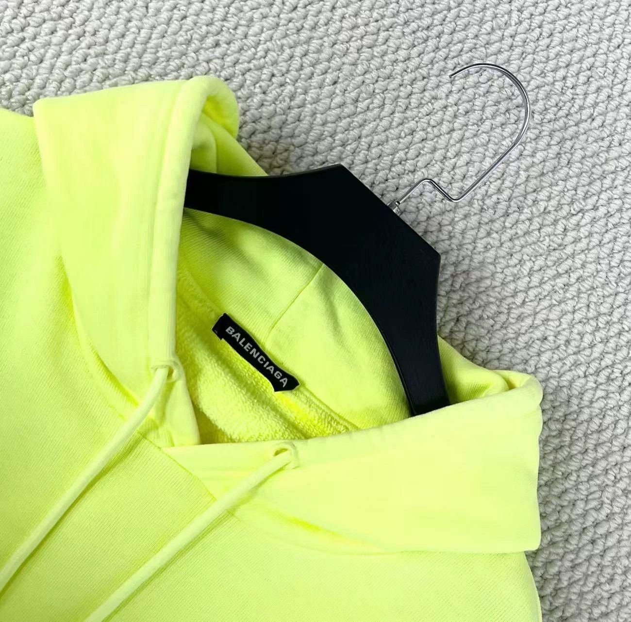 Balenciaga balenciaga neon yellow logo hoodie unisex Size US M / EU 48-50 / 2 - 3 Thumbnail