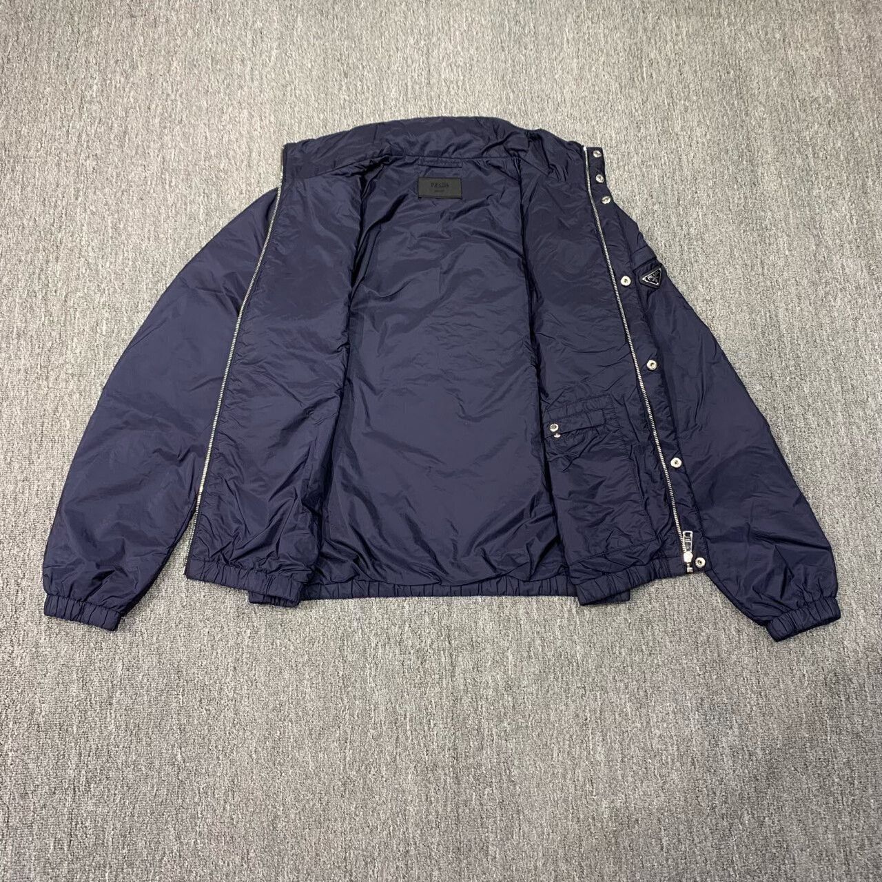 Prada prada deep blue nylon jacket with triangle logo Size US L / EU 52-54 / 3 - 7 Thumbnail