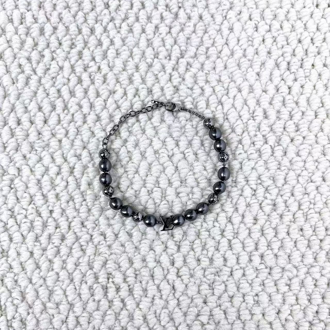 Louis Vuitton louis vuitton gray silver beaded bracelet Size ONE SIZE - 2 Thumbnail