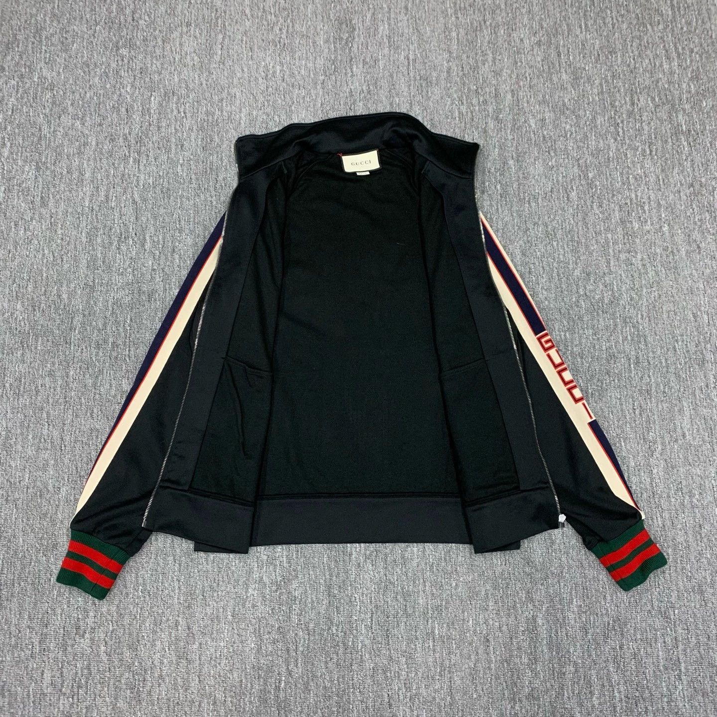 Gucci gucci black logo jacket with side stripes Size US M / EU 48-50 / 2 - 8 Thumbnail