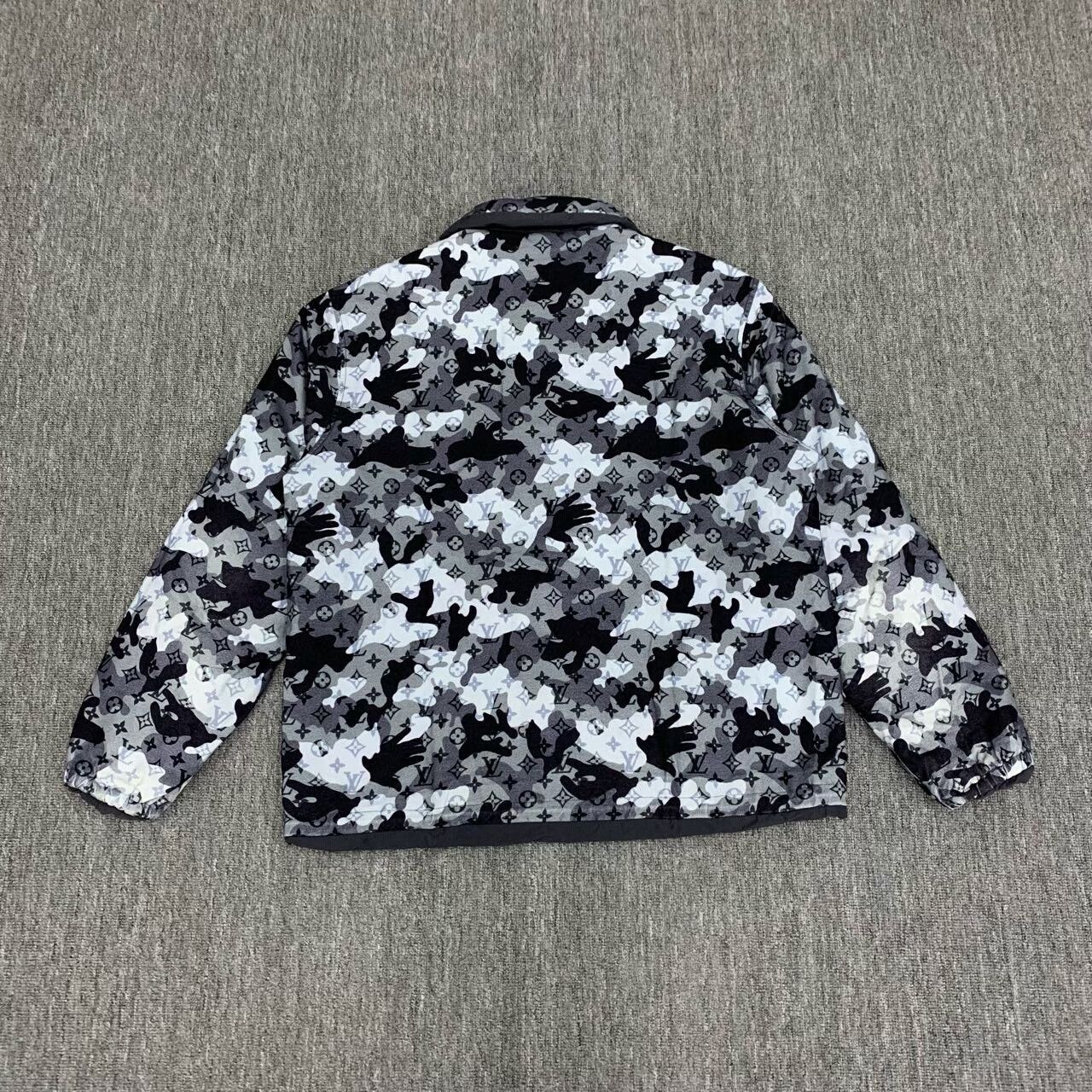 Louis Vuitton lv camouflage reversible jacket in size 52 Size US L / EU 52-54 / 3 - 2 Thumbnail