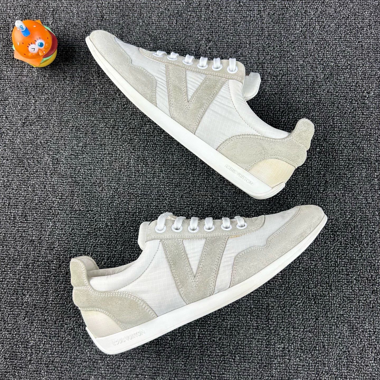 Louis Vuitton Louis Vuitton White Casual Sneakers Size 40 Size US 7.5 / EU 40-41 - 4 Thumbnail