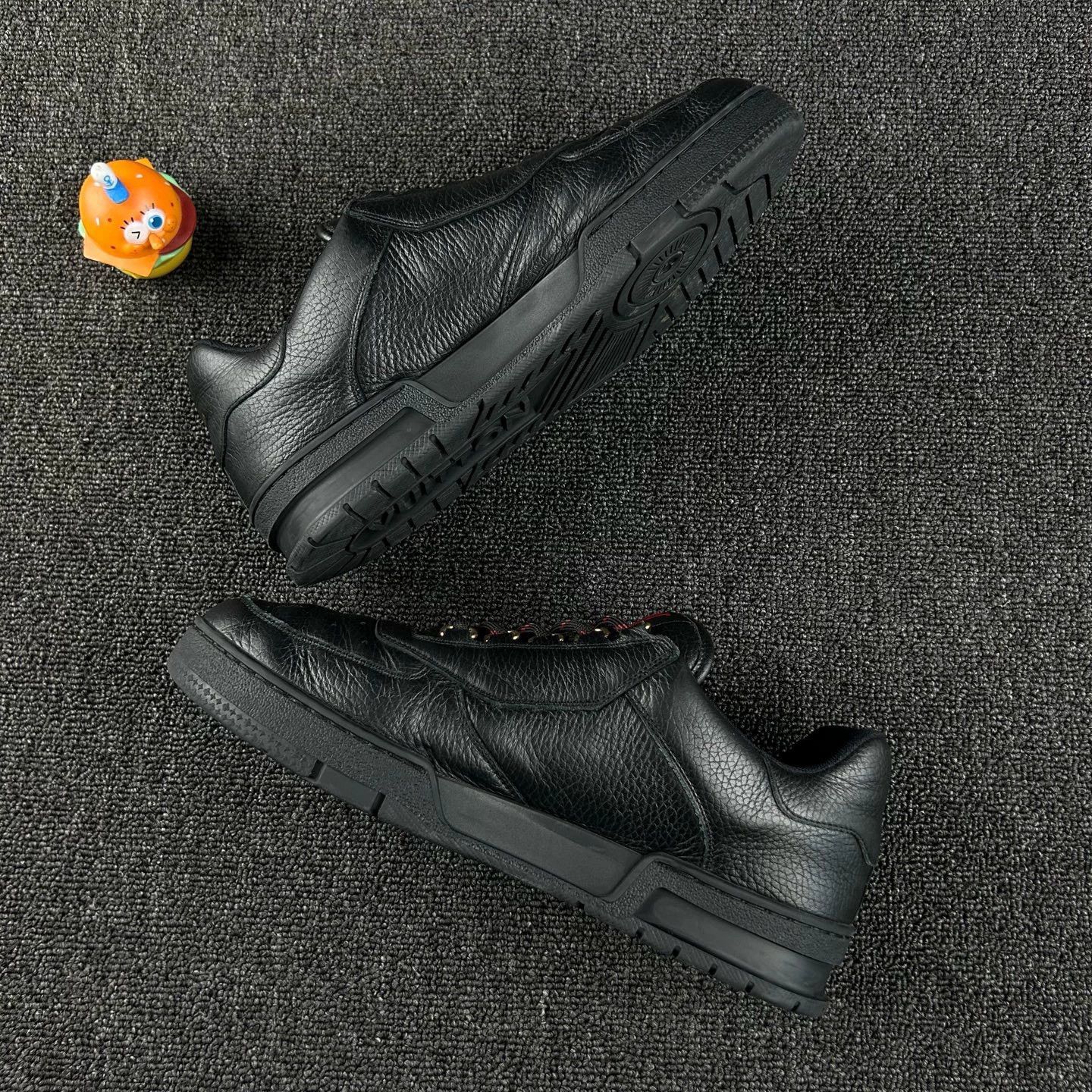 Louis Vuitton louis vuitton black trainer sneakers size 41.5 Size US 8.5 / EU 41-42 - 3 Thumbnail