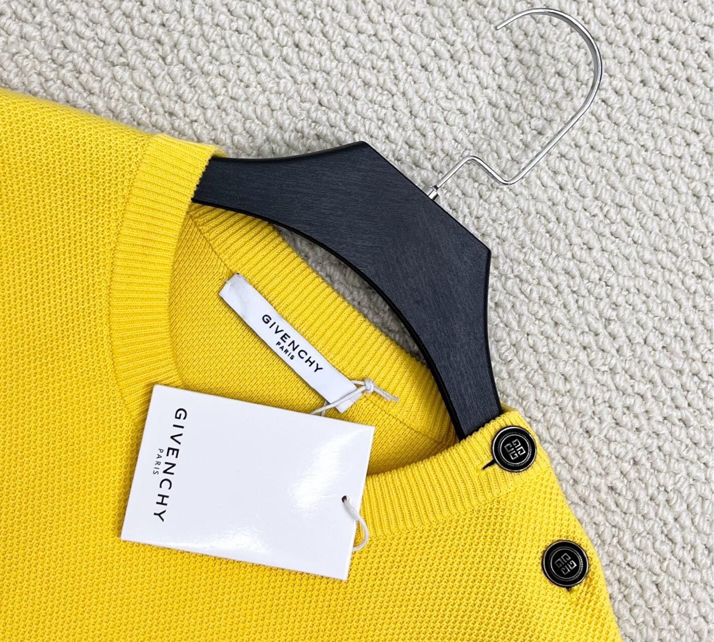 Givenchy givenchy yellow embroidered logo knit sweater Size US M / EU 48-50 / 2 - 2 Thumbnail