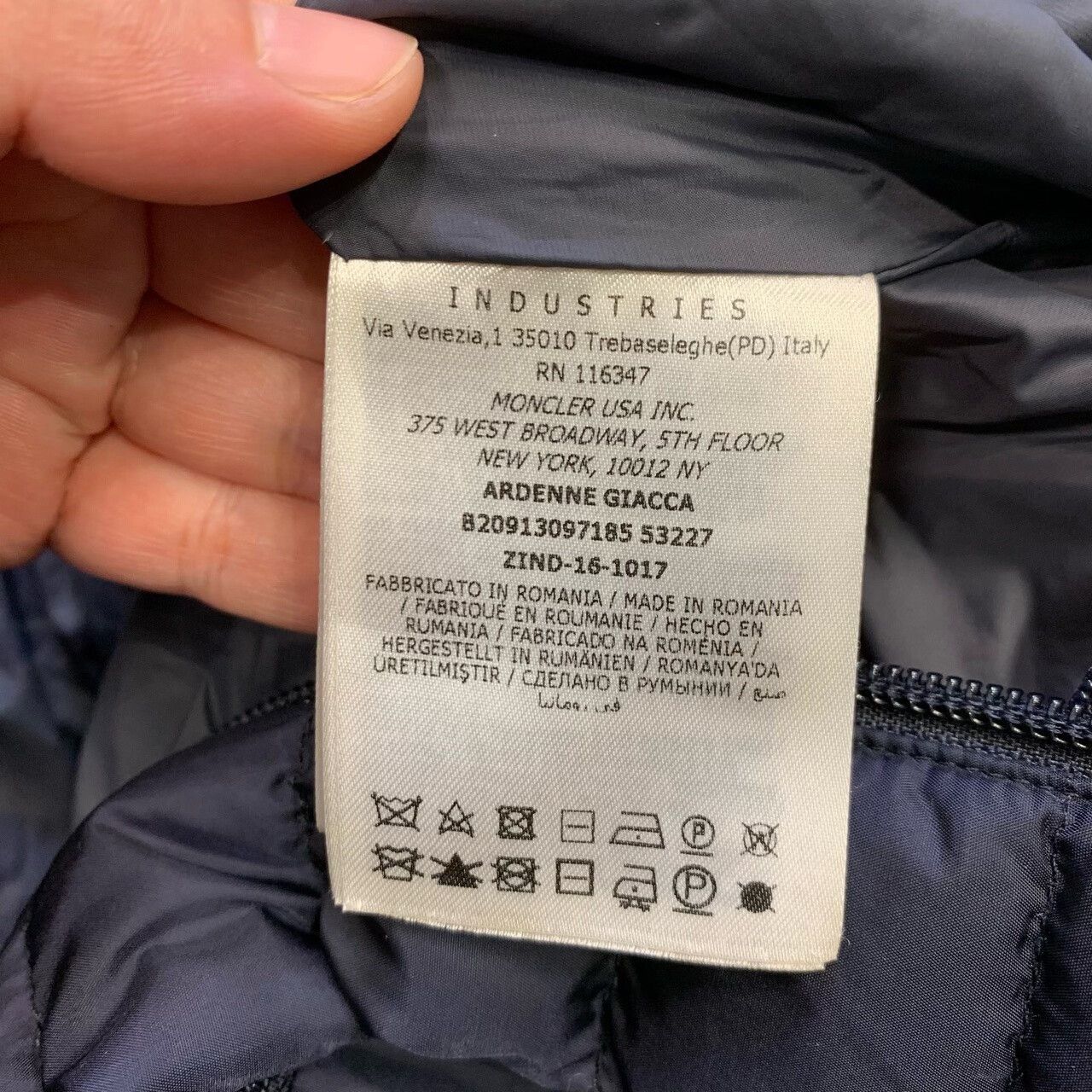 Moncler navy blue quilted Moncler down jacket Size US M / EU 48-50 / 2 - 5 Thumbnail