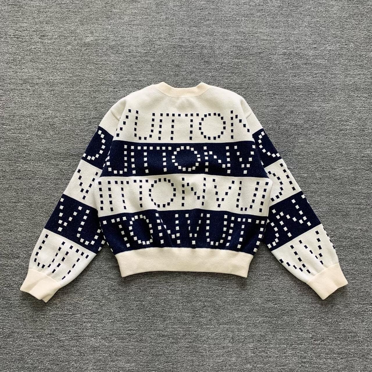 Louis Vuitton lv large logo wool sweater in cream Size US M / EU 48-50 / 2 - 2 Thumbnail